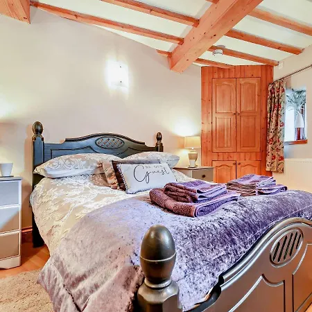 2 Bed In Looe Trero Menheniot
